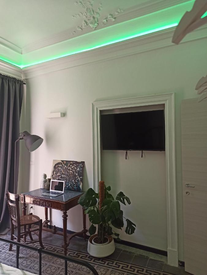 Dimora Lucia Apartment Catania Bagian luar foto