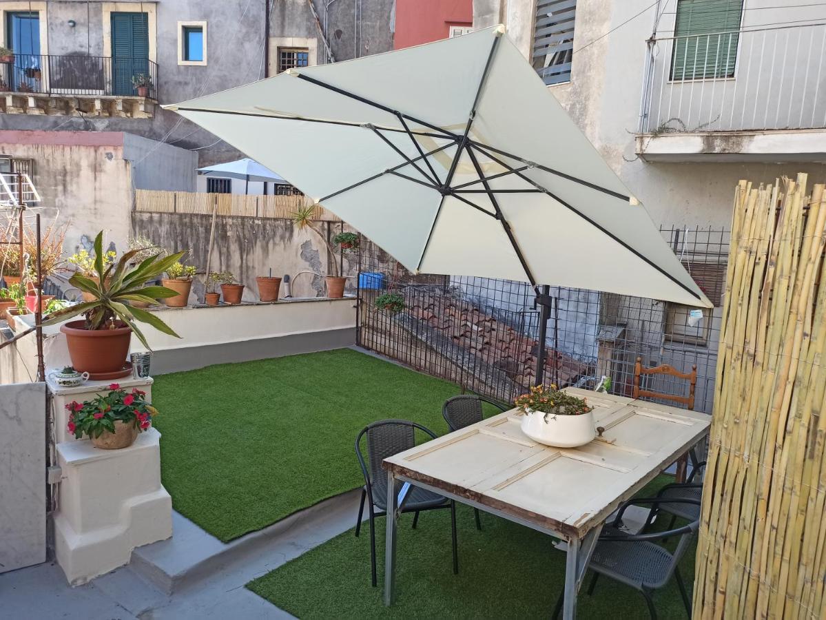 Dimora Lucia Apartment Catania Bagian luar foto